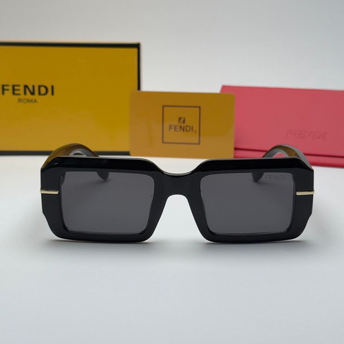 Fendi Bold Square Logo Edition sunglasses new, black and white
