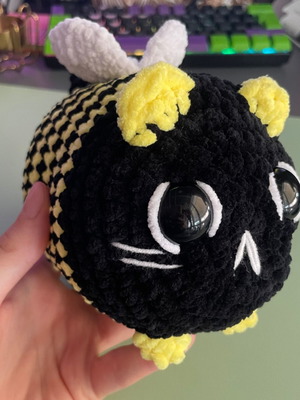Bee Cat Loaf Plushie handmade, 15cm x 10cm