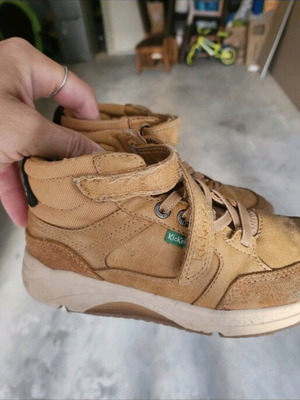 Kickers kids boots size 29 like new