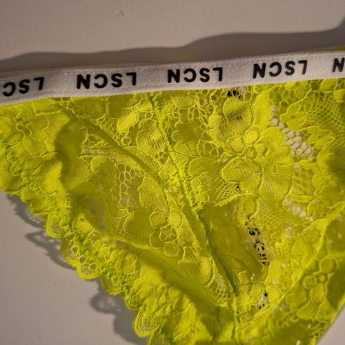 LSCN Triangle Bra in Moscholemono new, size 80B