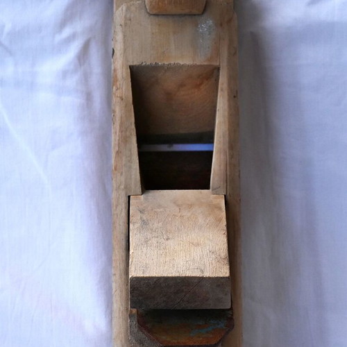 Wooden plane used with horn handle and adjustable blade depth
