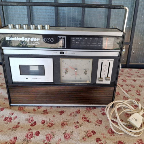 Radiocorder 2400 Deluxe vintage portable radio cassette player used
