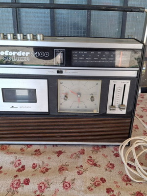 Radiocorder 2400 Deluxe vintage portable radio cassette player used