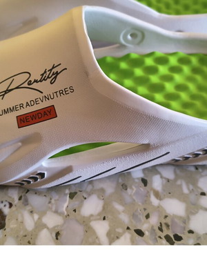 Slippers with foam sole, like new, white and green, sizes 46-47