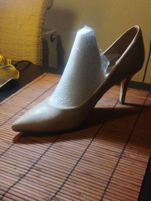 Leather pumps size 40 beige like new, Italian