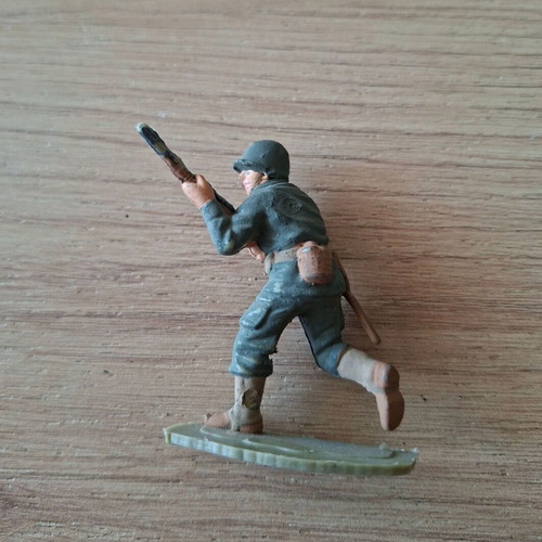 Vintage plastic military toy soldiers used, scale 1:32