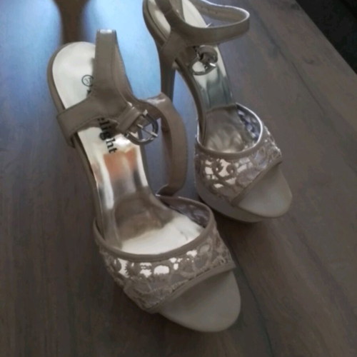 Roselight sandals No 37 like new, beige, ankle tie