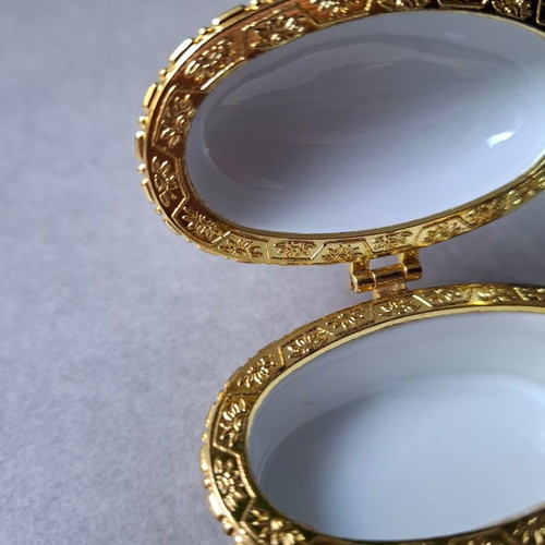 Vintage Limoges style porcelain jewellery box, like new