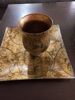 Πιατέλα και βάζο σε απόχρωση χρυσού σε άριστη κατάσταση