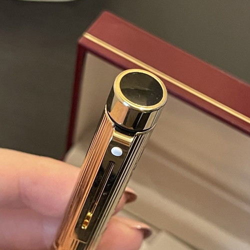 Sheaffer 14K 585 fountain pen used with box and 2 refills