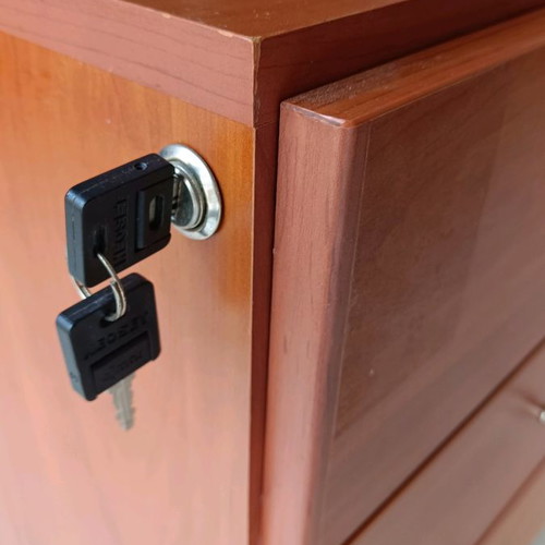 Desk and drawer unit like new from Neoset with lockable drawers