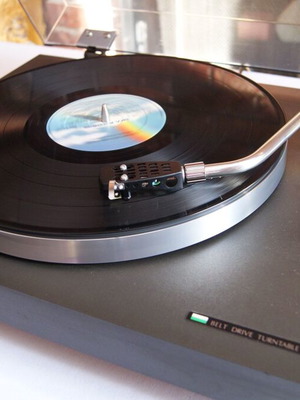 Sansui SR-222 vintage Japanese turntable with wooden plinth