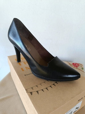 Black leather pumps like new, size 39, 9 cm heel
