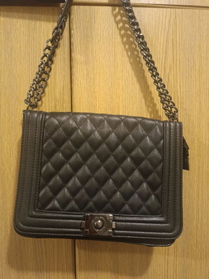 Shoulder bag in excellent condition