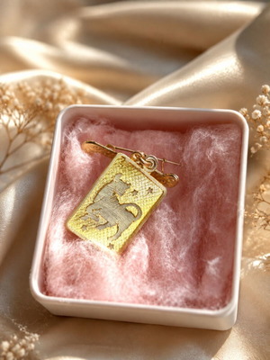 Vintage 14K gold zodiac brooch, 5 grams