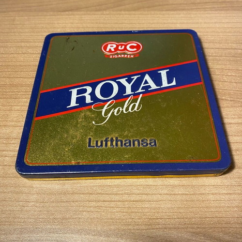 Collectible ROYAL Gold cigarette tin from Lufthansa used