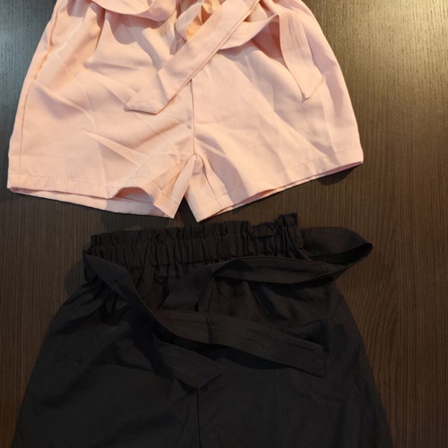 Set of 2 girls' shorts with belt like new, size 130 (7-8 years)