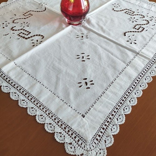 Handmade Richelieu Tablecloth Vintage 1960 like new, 65x70 cm