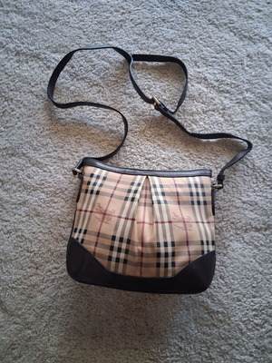 Чанта Burberry тип crossbody като нова, черна и кафява