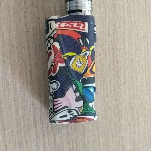 Vape device with Melo 4 head, four Eleaf atomizers and two flavor bottles like new
