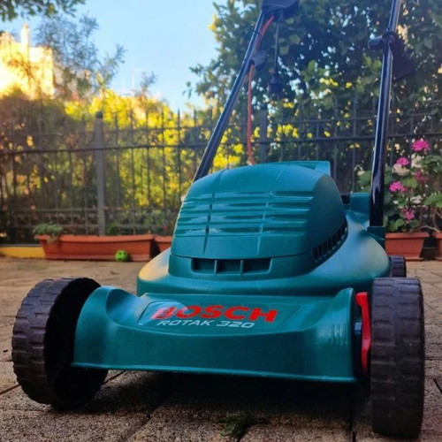 Bosch Rotak 320 Electric Lawn Mower like new, 1200W, 32 cm cut width