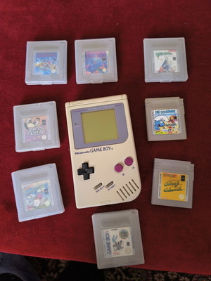 Game Boy (1989) set like new with original cartridges