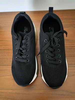 Black sneakers with air sole new, size 40
