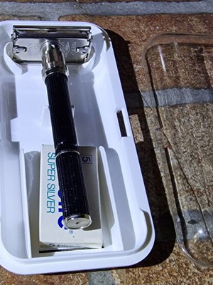 Gillette Vintage Adjustable Razor σαν καινούργιο με σφραγισμένα ξυραφάκια