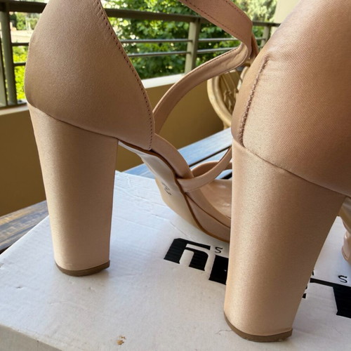 Lady Shoes high-heeled sandals like new, size 39, beige