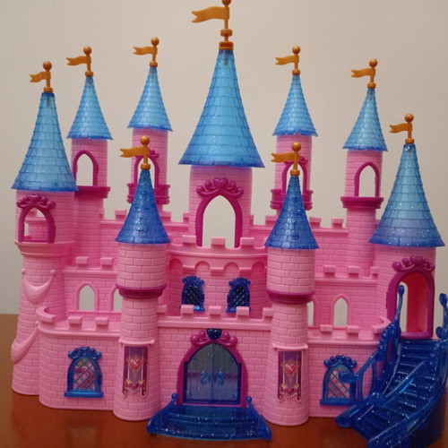 Beauty Castle My Dream playset like new with royal carriage, furniture & figures