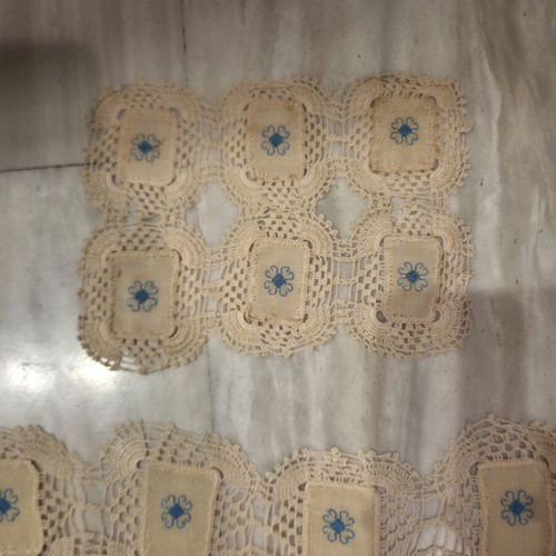 Handmade doilies like new with design