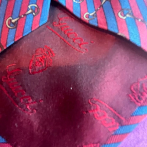 Gucci tie striped blue and red like new 100% silk