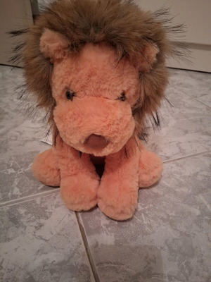 Plush lion like new