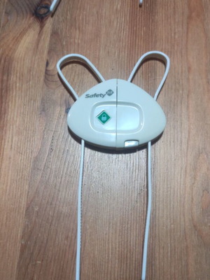 Safety 1st Plastic Cabinet and Drawer Locks like new, pack of 6