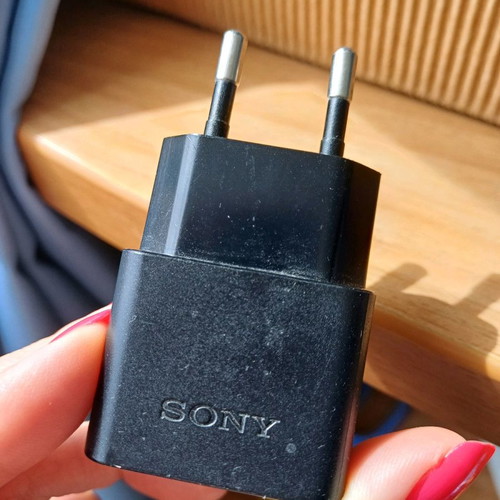 Sony charger used without cable