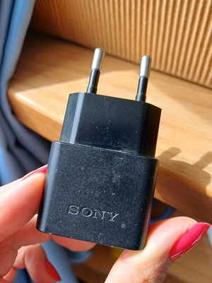 Sony charger used without cable