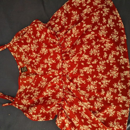 Blouse with adjustable straps large, in good condition