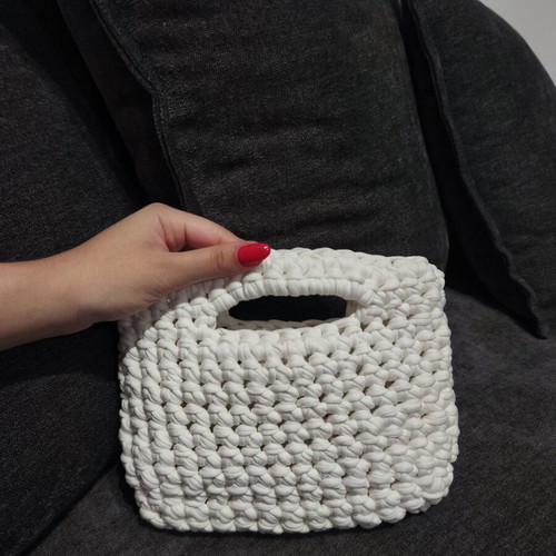 Knitted white bag like new