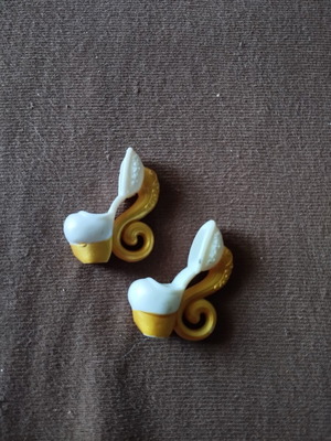 Ever After High shoes for Madeleine Hatter doll used with black marks