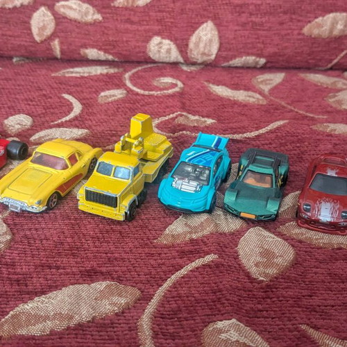 Hot Wheels, Matchbox and Majorette toy cars used 1:64 scale set