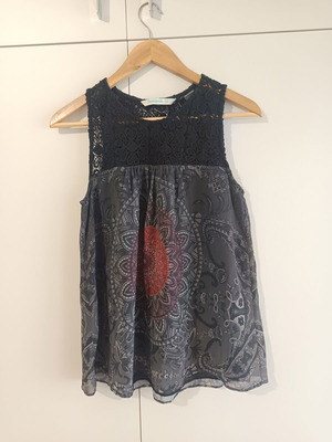Desigual women's sleeveless top XS like new, embroidered, black