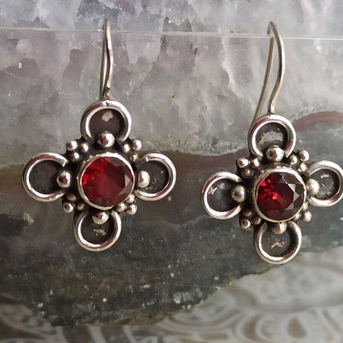Silver vintage earrings with red stone like new