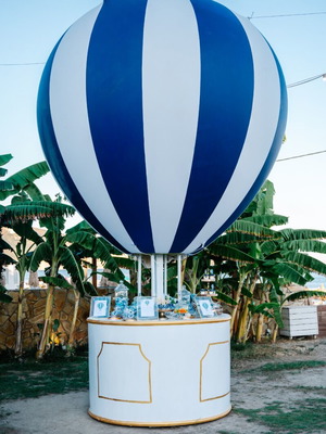 Decorative Hot Air Balloon Balloon like new, 2 meters tall with electric pump