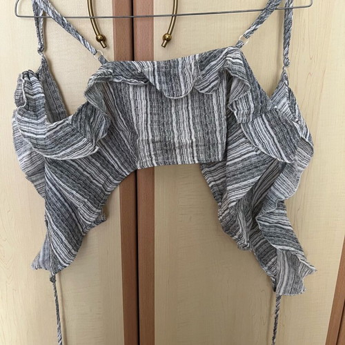 Crop top ckontova like new, gray, one size