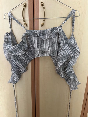 Crop top ckontova like new, gray, one size