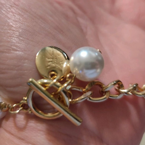 Faux bijoux set like new, white and gold necklace and bracelet