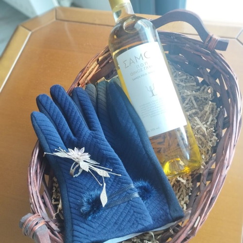 Festive Gift Set Samos Vin Doux and Navy Blue Gloves New