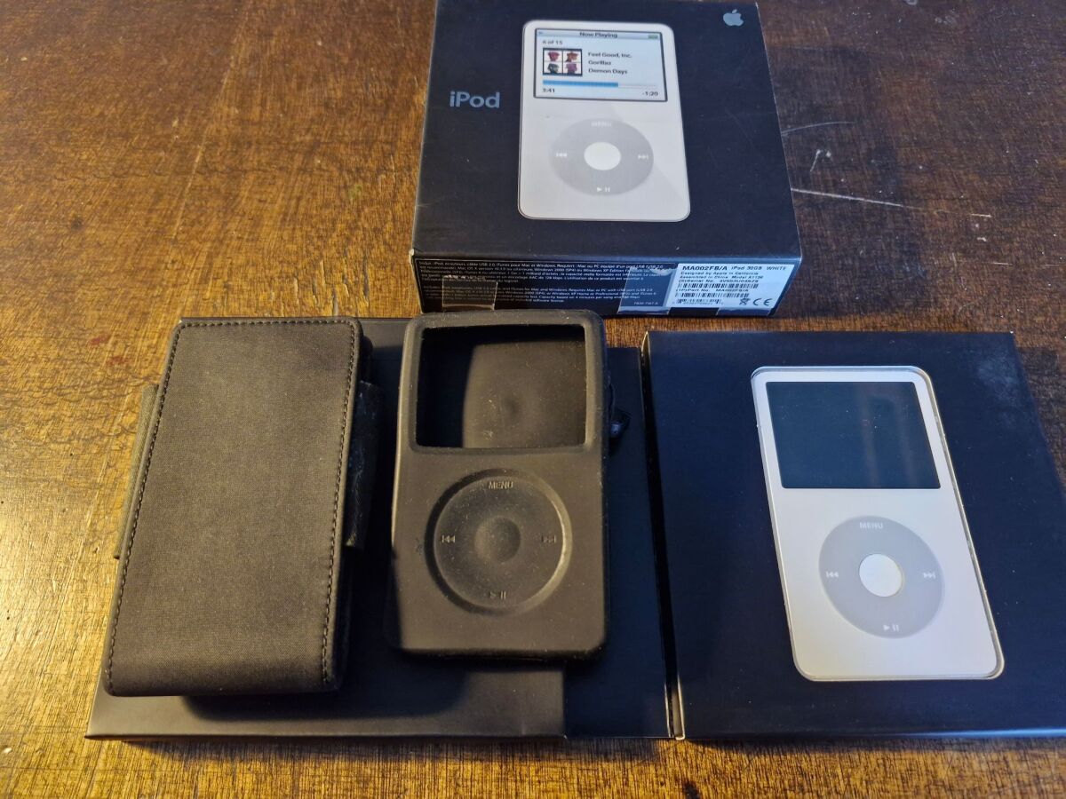 Apple iPod Classic 5th Generation 30GB… - € 160,00 - Vendora.cy