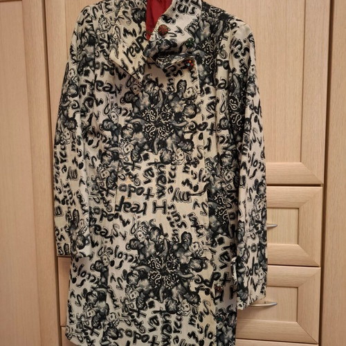 Desigual women's coat like new, size medium, black and white