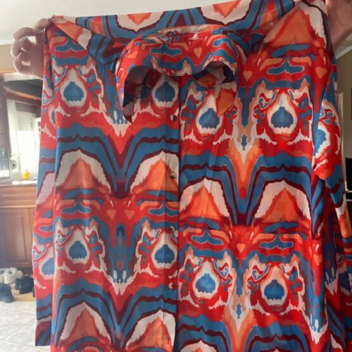 Women's shirt like new with blue, orange and white details, size large - extra large